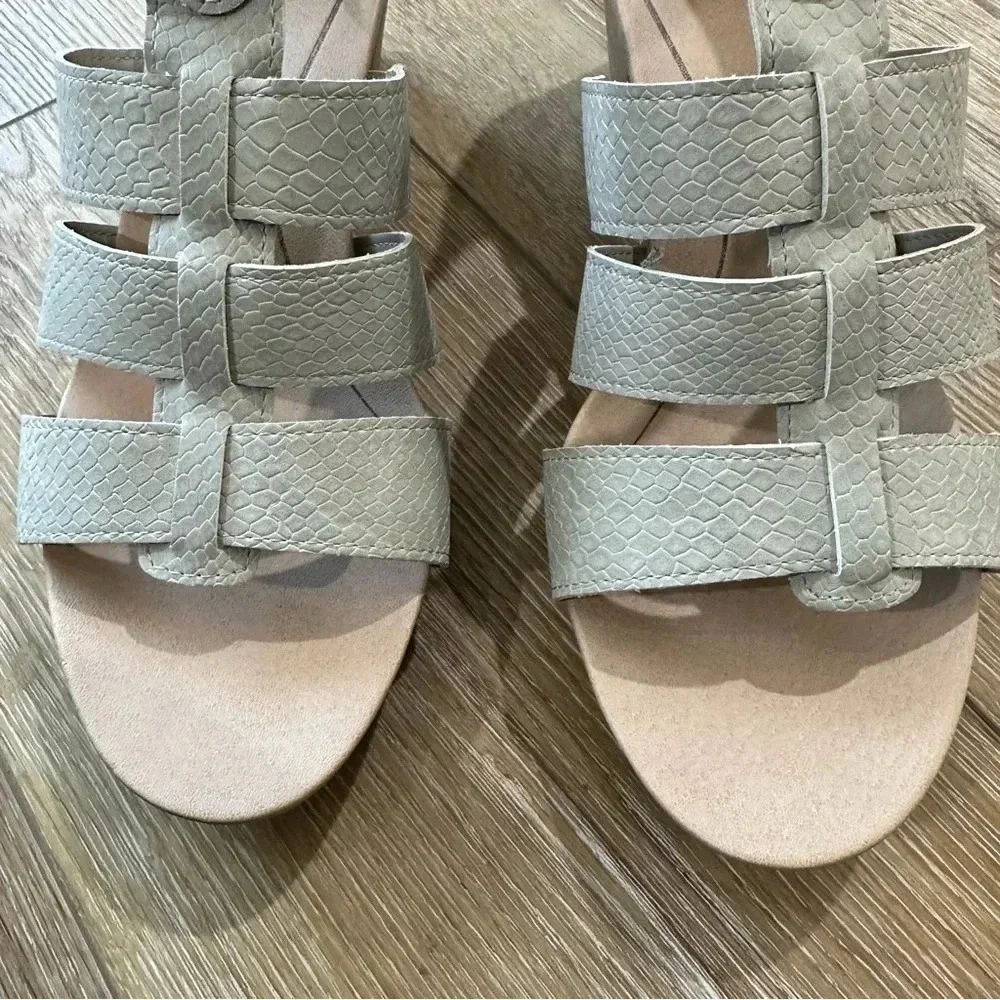 Dr. Scholl's Women's Wedge Sandal Faux Leather Grey Snake Print Size 10M GUC